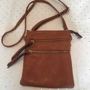 🦋 5 for 25 🦋 Small faux leather crossbody bag